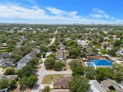 3217 W Bay Avenue Tampa FL 33611