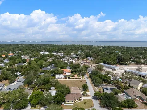 3217 W Bay Avenue Tampa FL 33611