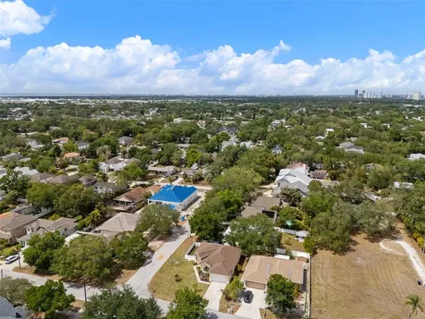 3217 W Bay Avenue Tampa FL 33611