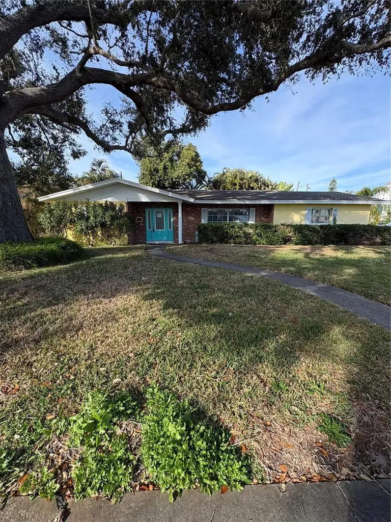 498 Bayview Drive NE St Petersburg FL 33704