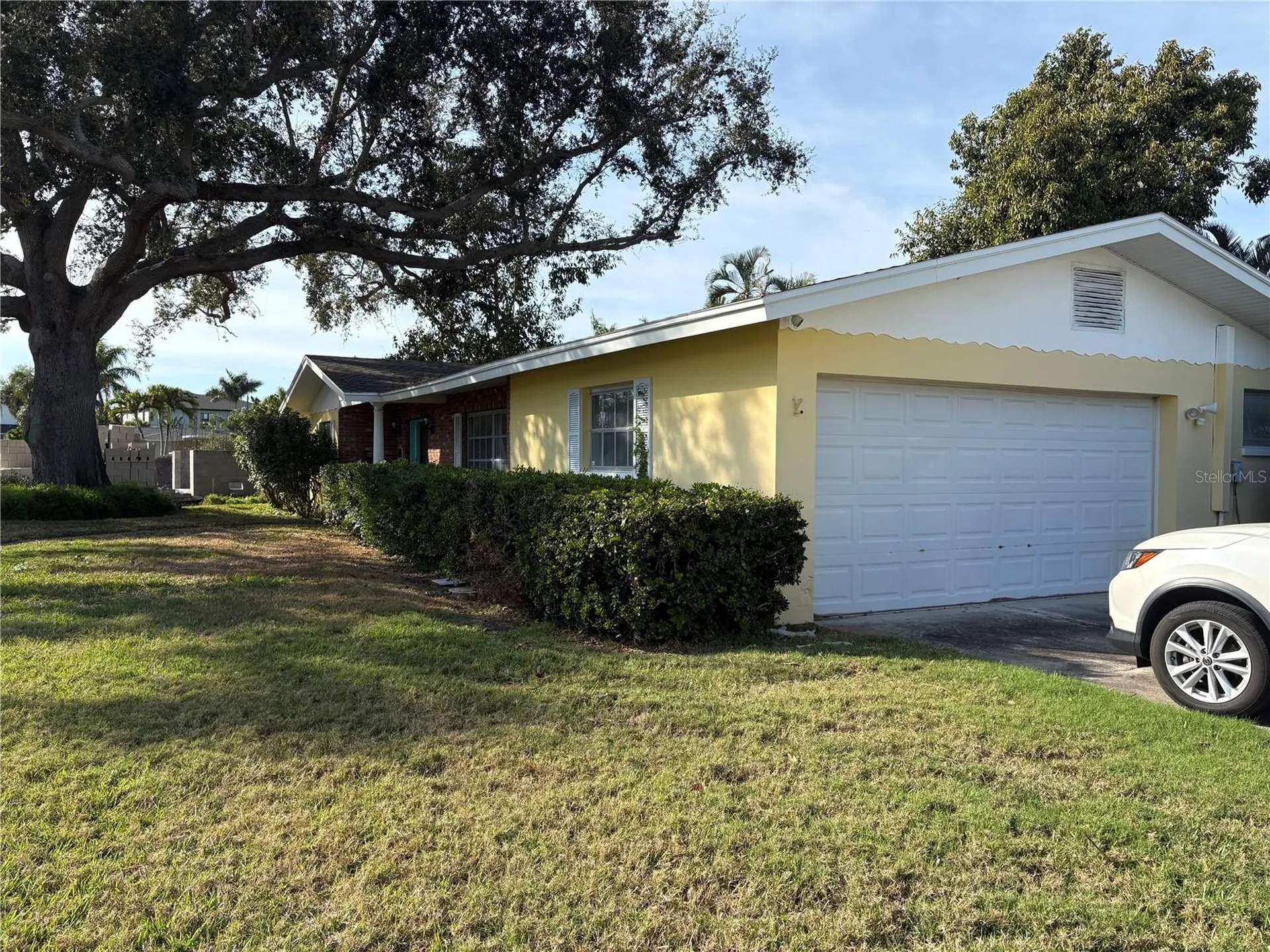 498 Bayview Drive NE St Petersburg FL 33704
