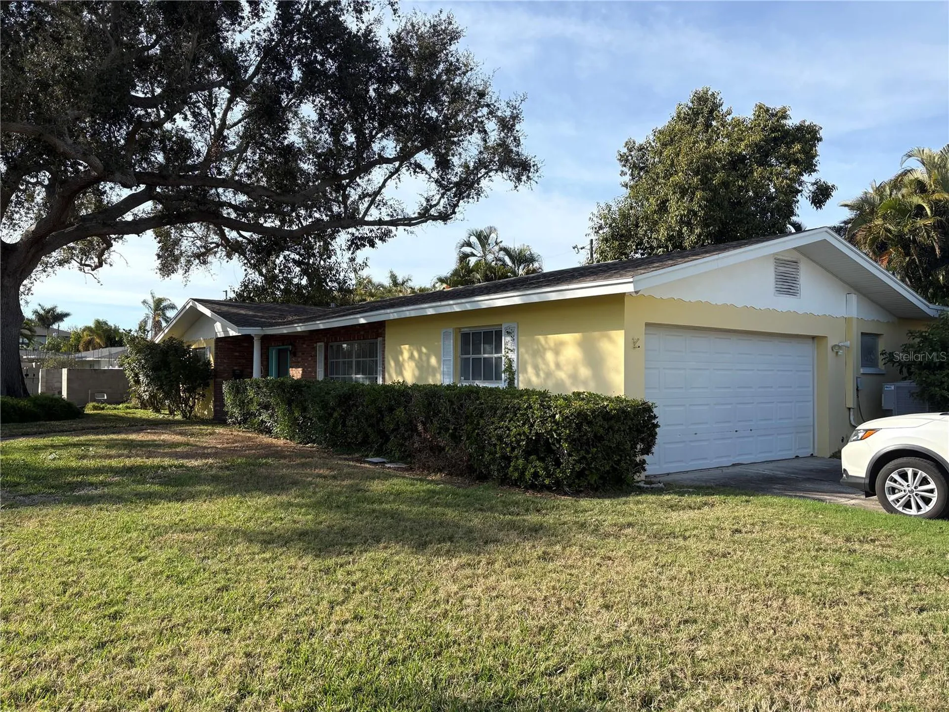 498 Bayview Drive NE St Petersburg FL 33704