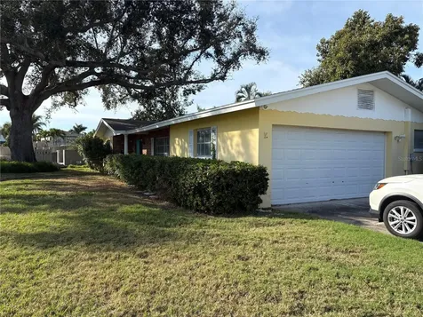 498 Bayview Drive NE St Petersburg FL 33704