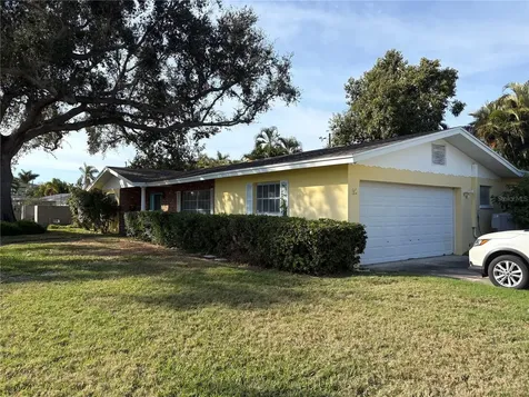 498 Bayview Drive NE St Petersburg FL 33704