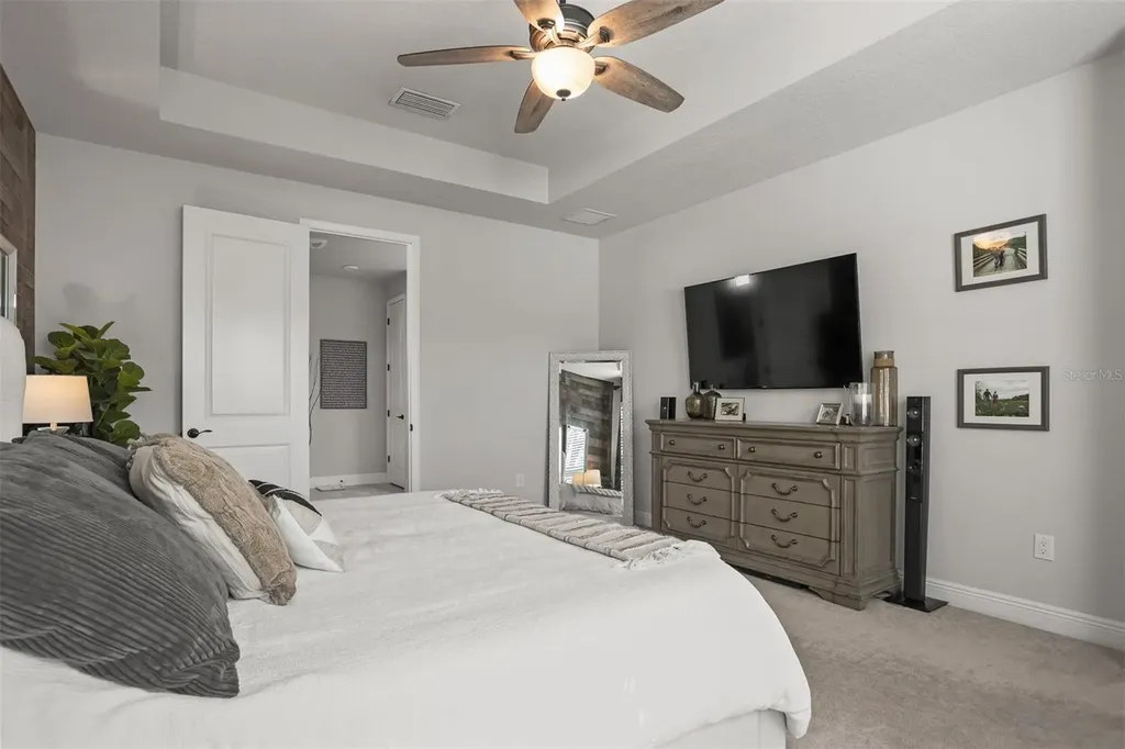 4914 Lakeshore Oaks Court Tampa FL 33624