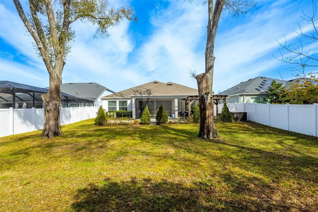 4914 Lakeshore Oaks Court Tampa FL 33624