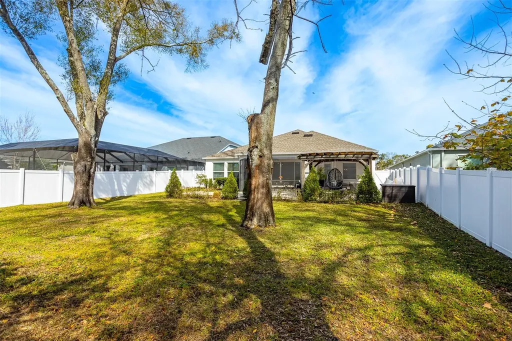 4914 Lakeshore Oaks Court Tampa FL 33624
