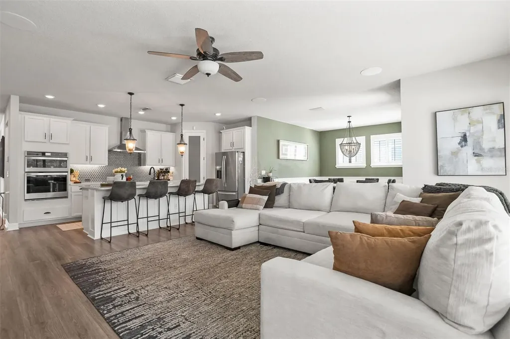 4914 Lakeshore Oaks Court Tampa FL 33624