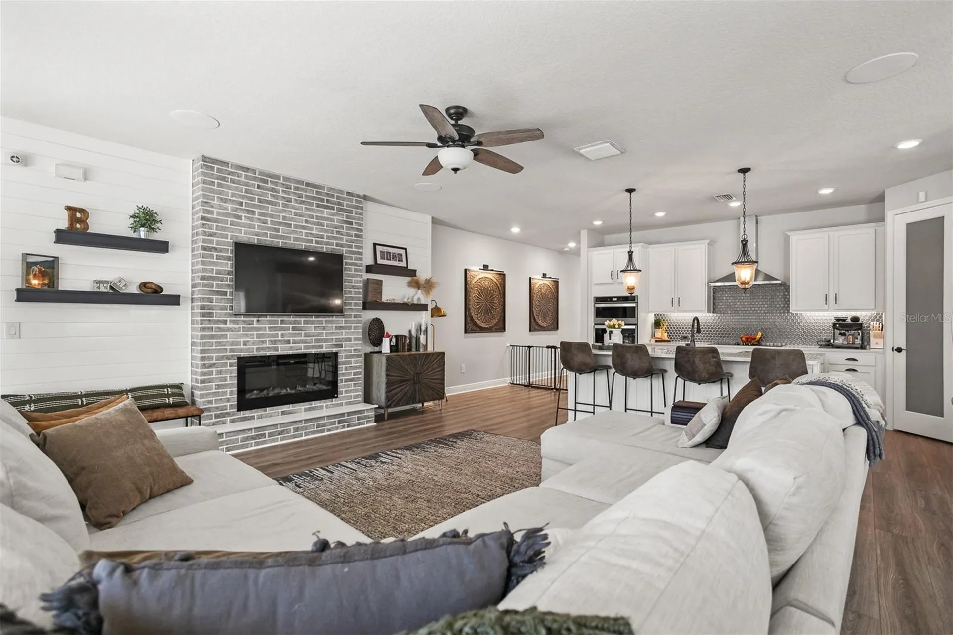 4914 Lakeshore Oaks Court Tampa FL 33624
