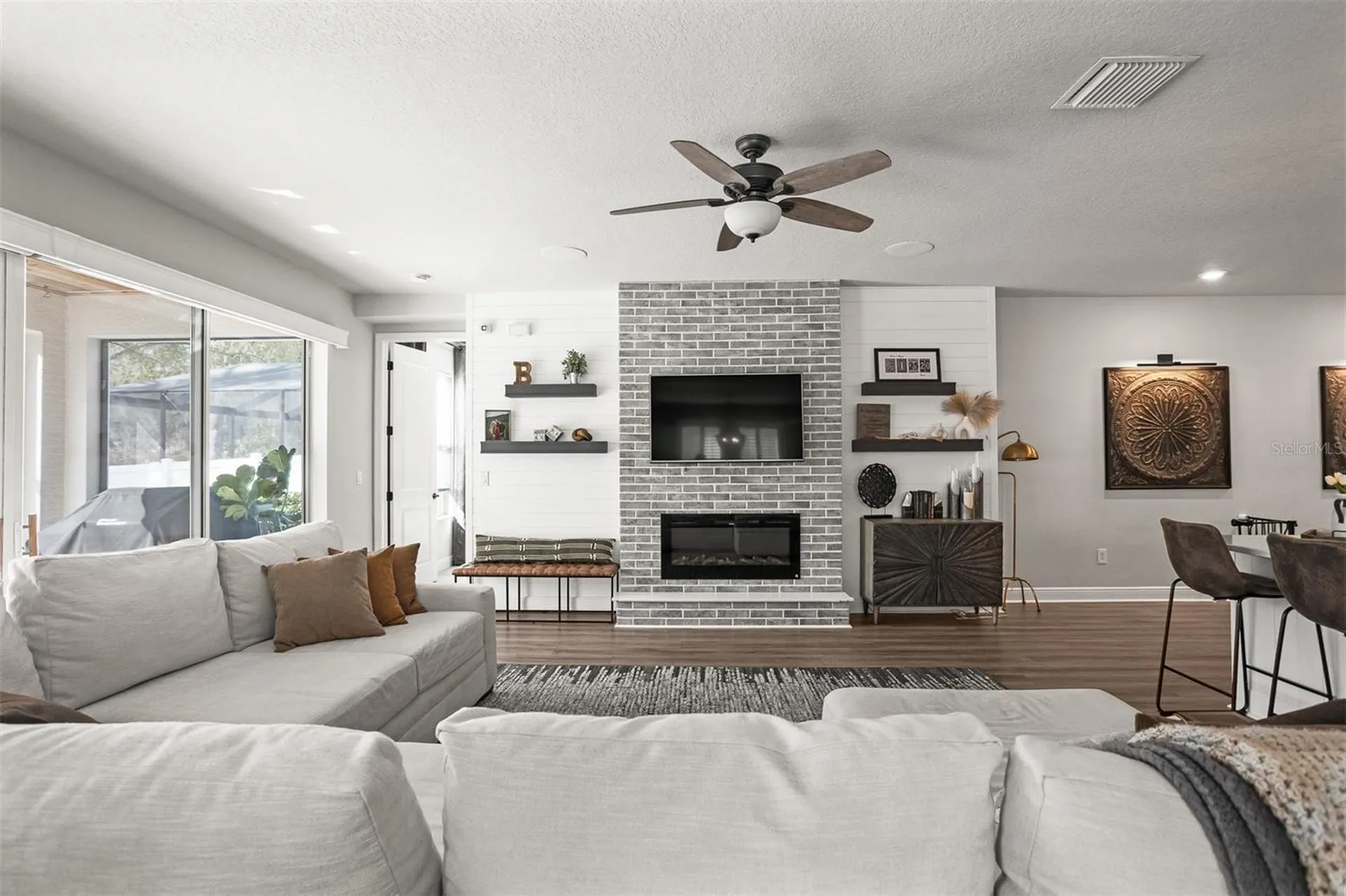 4914 Lakeshore Oaks Court Tampa FL 33624