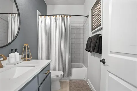 4914 Lakeshore Oaks Court Tampa FL 33624