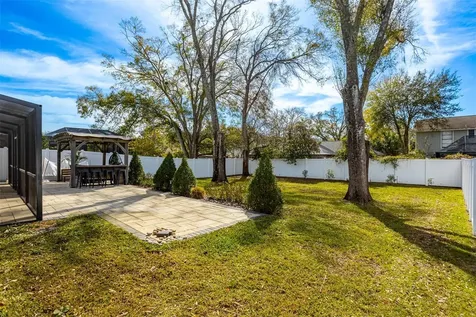 4914 Lakeshore Oaks Court Tampa FL 33624