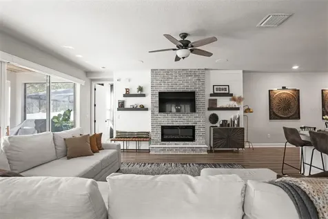 4914 Lakeshore Oaks Court Tampa FL 33624