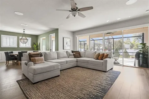 4914 Lakeshore Oaks Court Tampa FL 33624