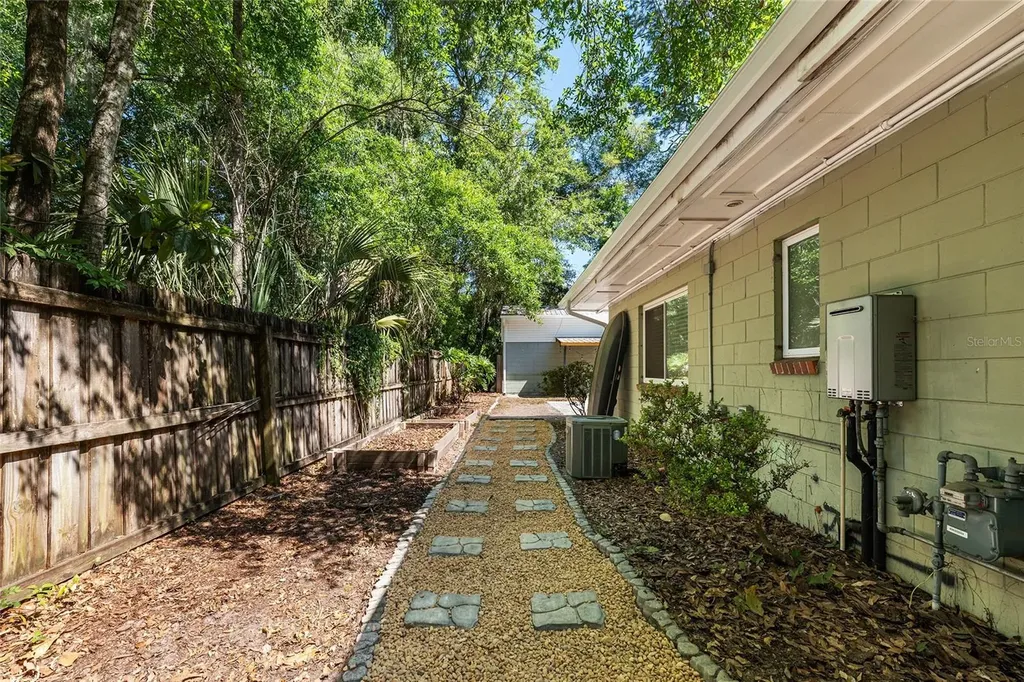 530 NE 10th Street Gainesville FL 32601