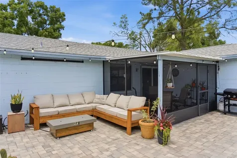 7507 Woodland Oaks Court Tampa FL 33615