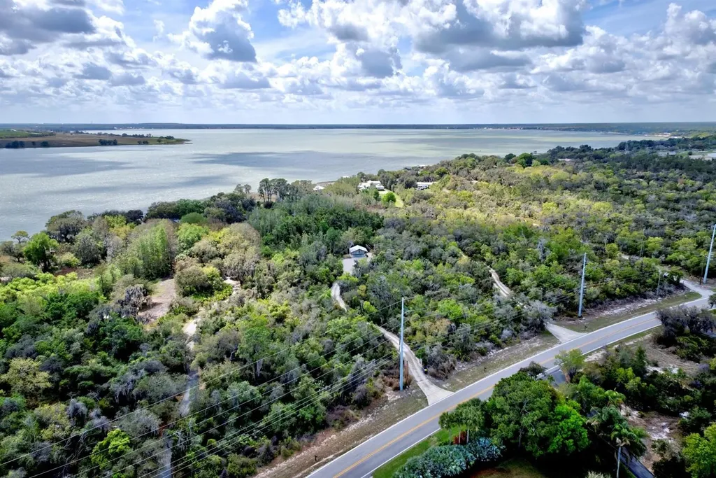 424 Lake Mirror Drive Lake Placid FL 33852