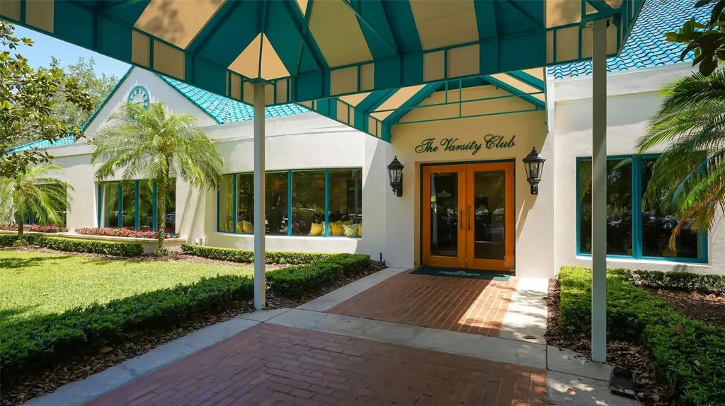8009 Hampton Court University Park FL 34201