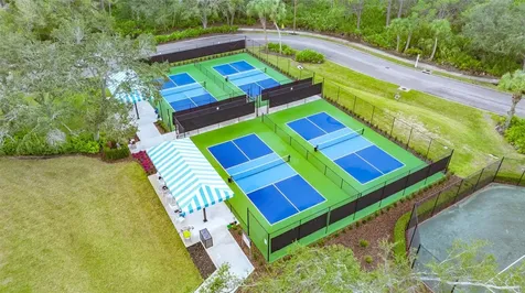 8009 Hampton Court University Park FL 34201