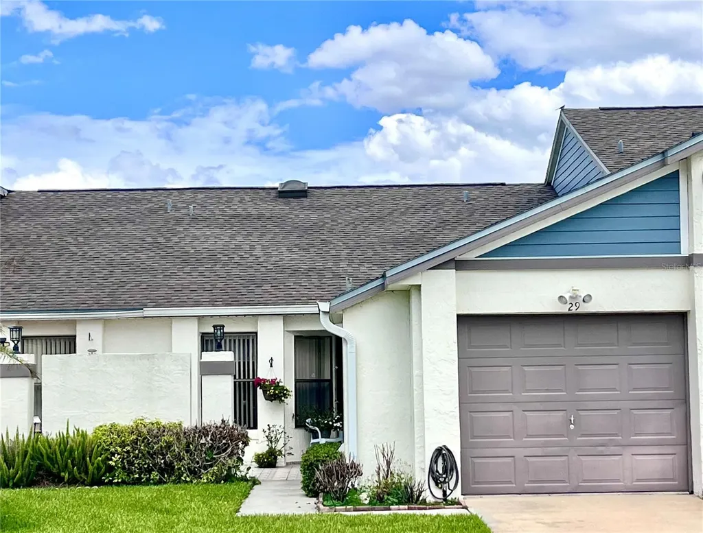 29 Lakepointe Circle Kissimmee FL 34743