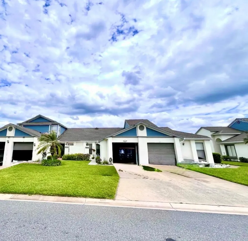 29 Lakepointe Circle Kissimmee FL 34743