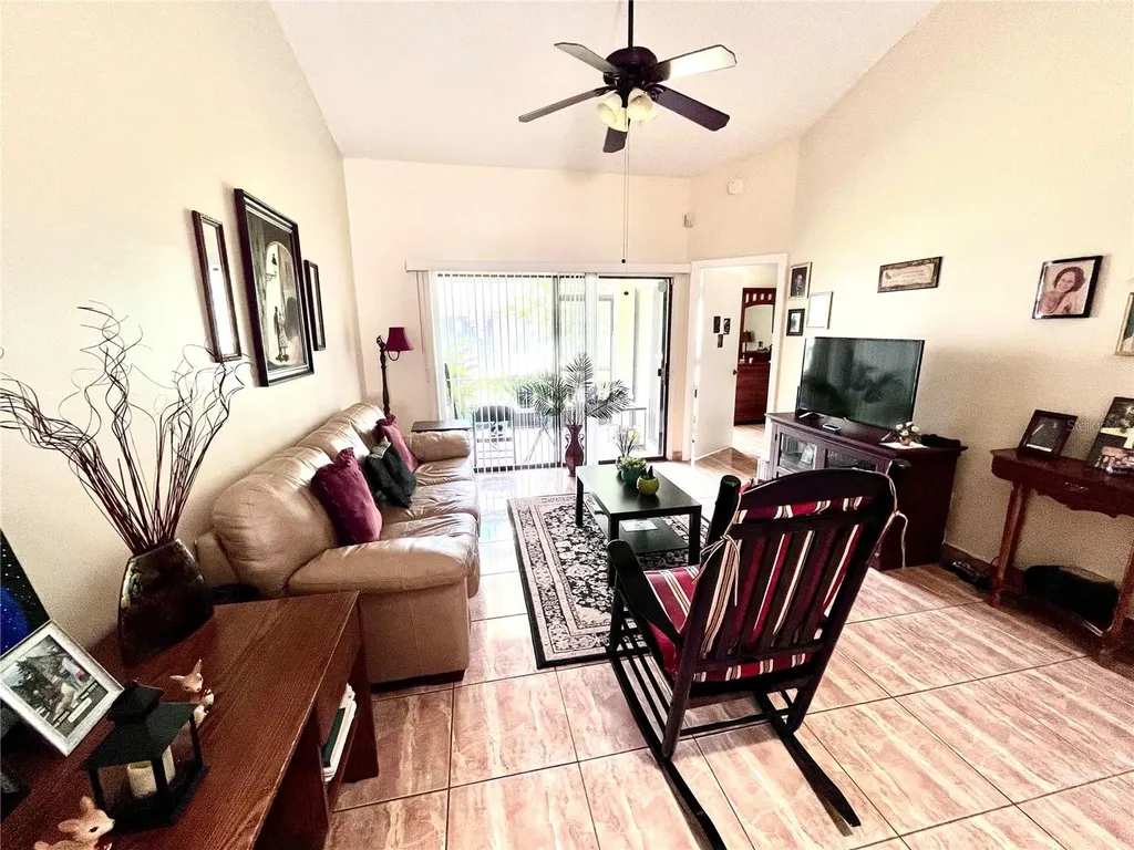 29 Lakepointe Circle Kissimmee FL 34743