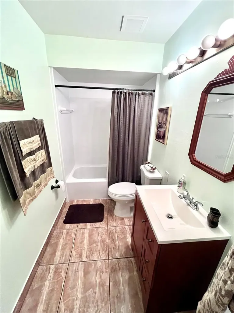 29 Lakepointe Circle Kissimmee FL 34743