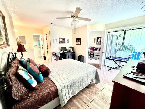 29 Lakepointe Circle Kissimmee FL 34743