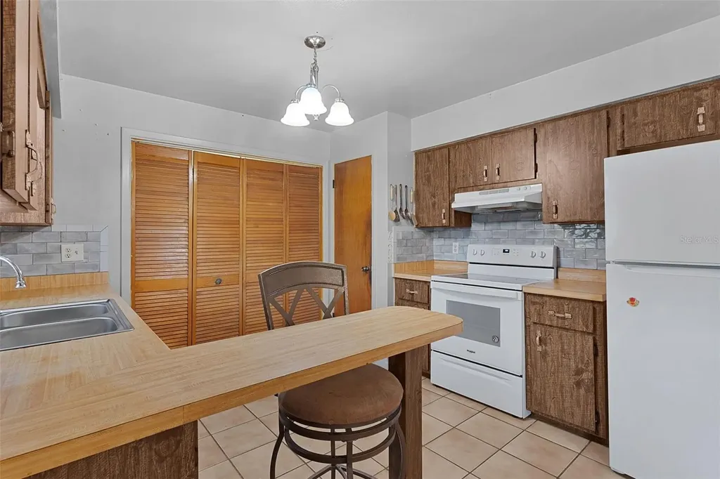 5946 Sr 471 Bushnell FL 33513