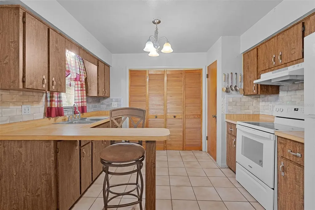 5946 Sr 471 Bushnell FL 33513