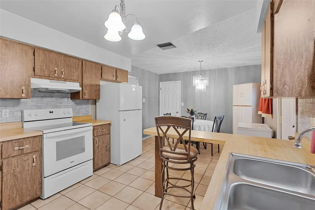 5946 Sr 471 Bushnell FL 33513