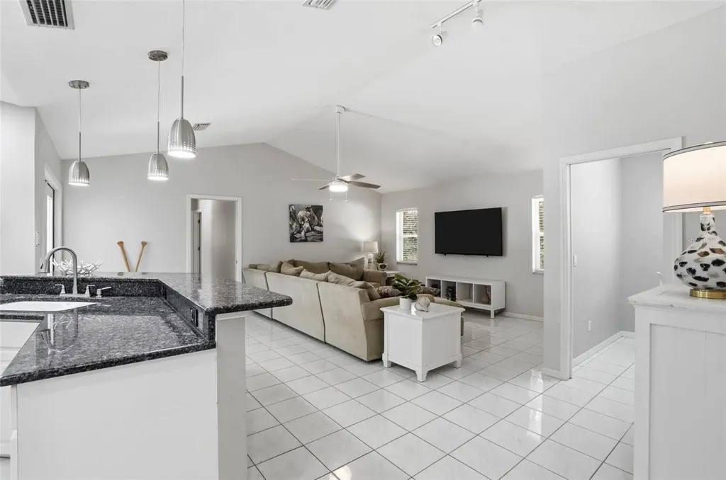 610 Woodview Way Bradenton FL 34212