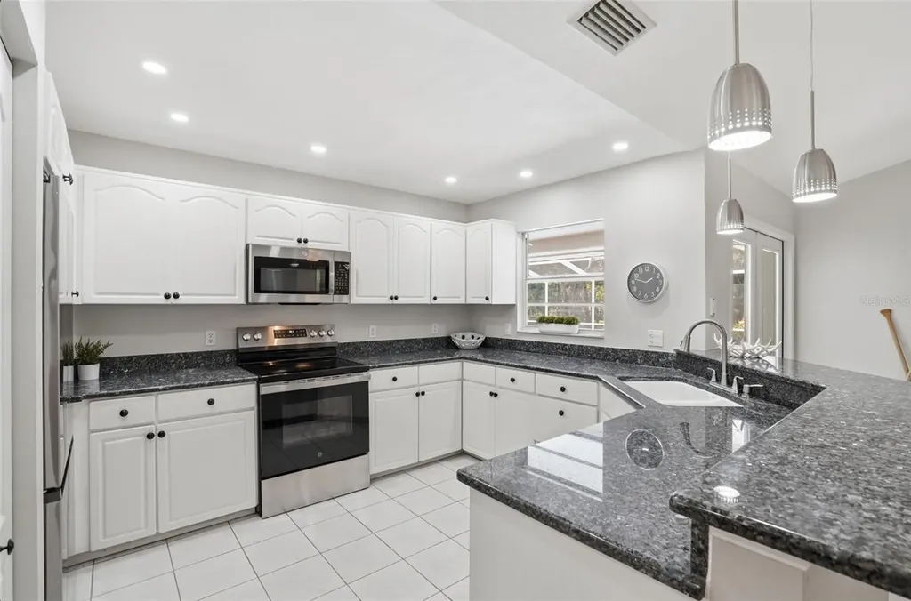 610 Woodview Way Bradenton FL 34212