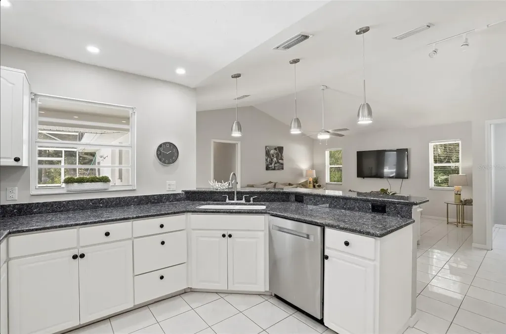 610 Woodview Way Bradenton FL 34212