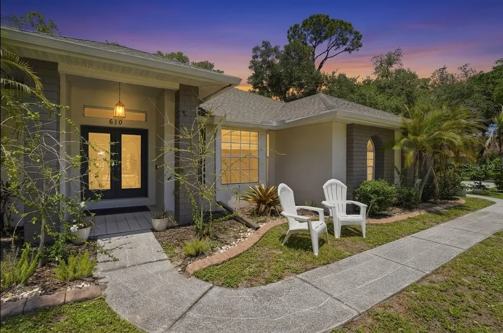 610 Woodview Way Bradenton FL 34212