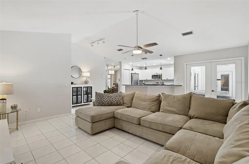 610 Woodview Way Bradenton FL 34212