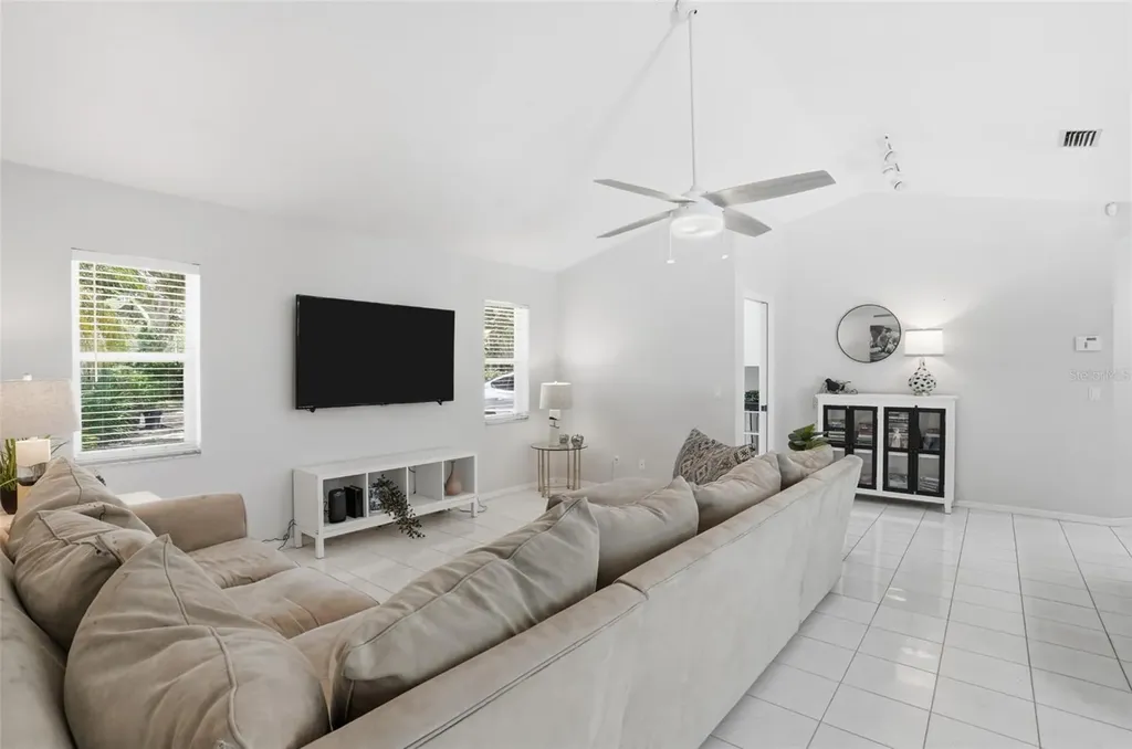 610 Woodview Way Bradenton FL 34212