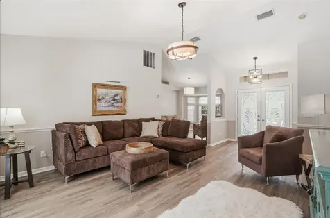 610 Woodview Way Bradenton FL 34212