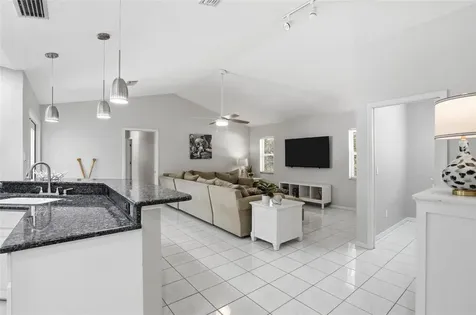 610 Woodview Way Bradenton FL 34212