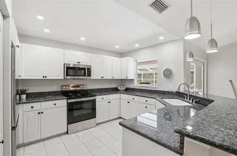 610 Woodview Way Bradenton FL 34212