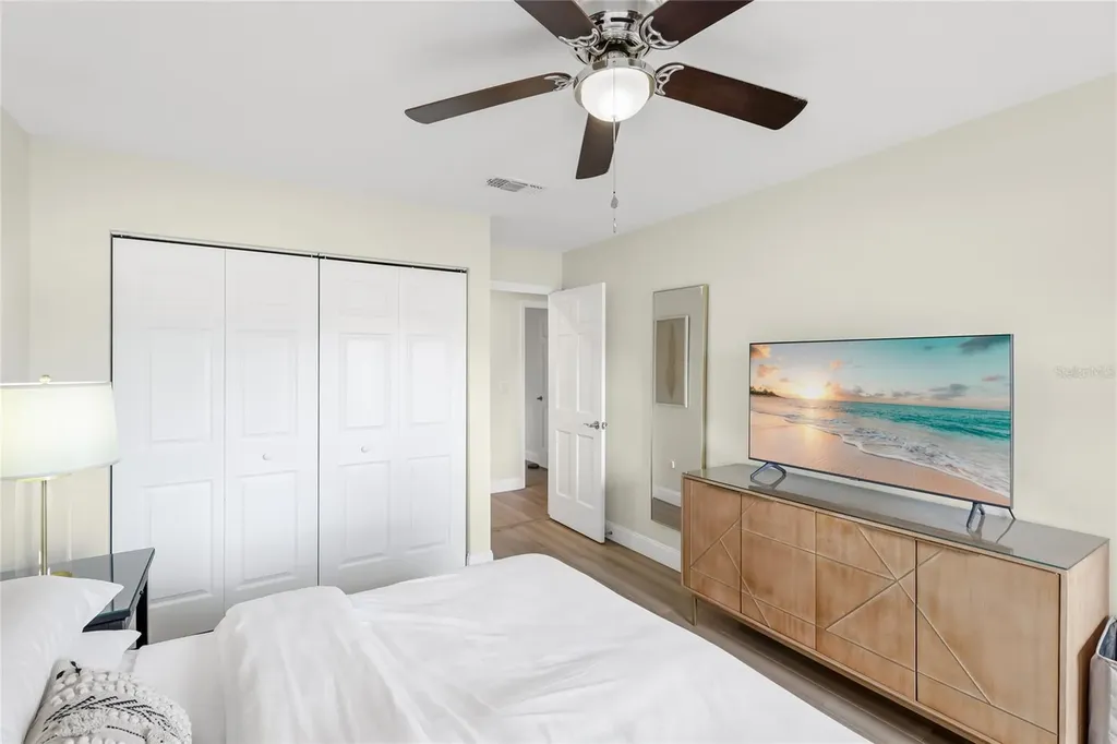 6513 29th Avenue W Bradenton FL 34209