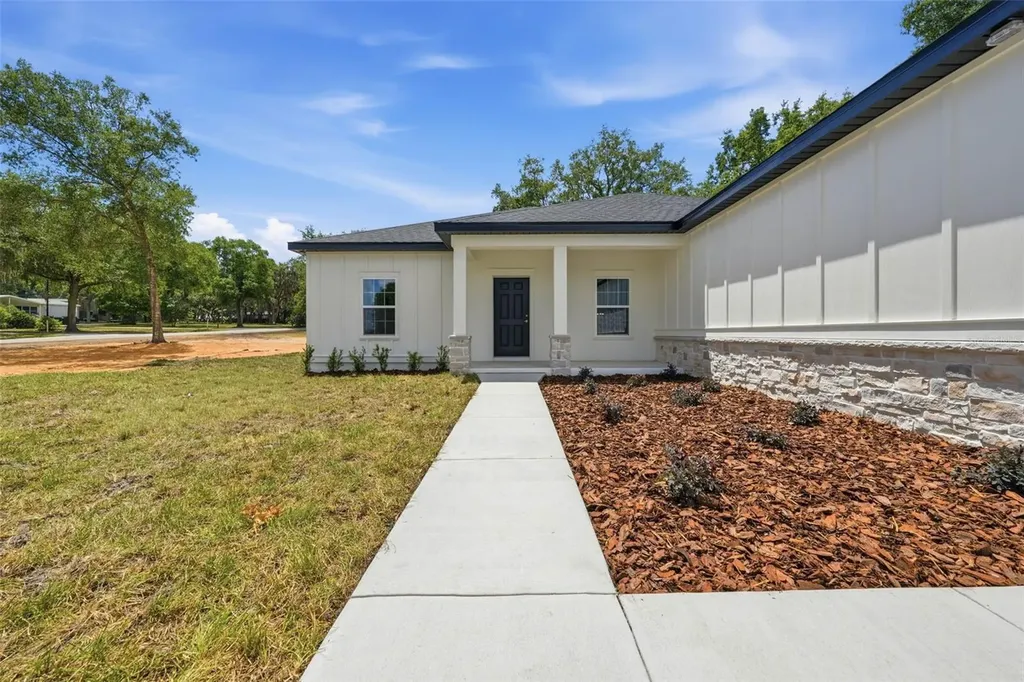 13404 New York Avenue Astatula FL 34705