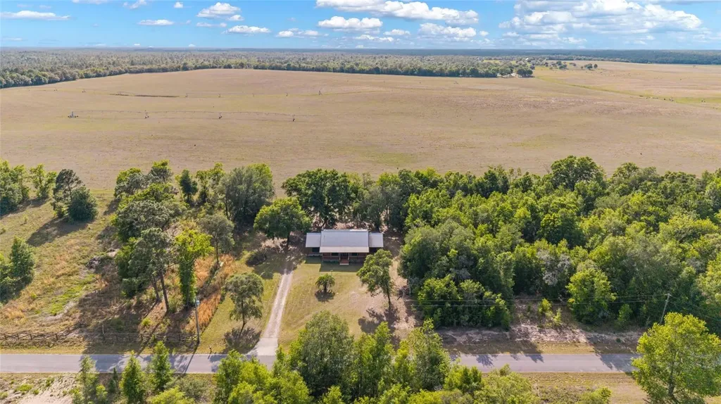 1230 SW Valencia Heights Avenue Dunnellon FL 34431