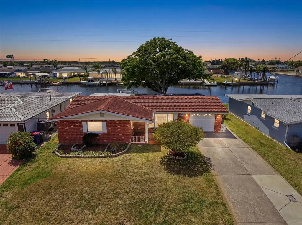 12813 3rd Isle Hudson FL 34667