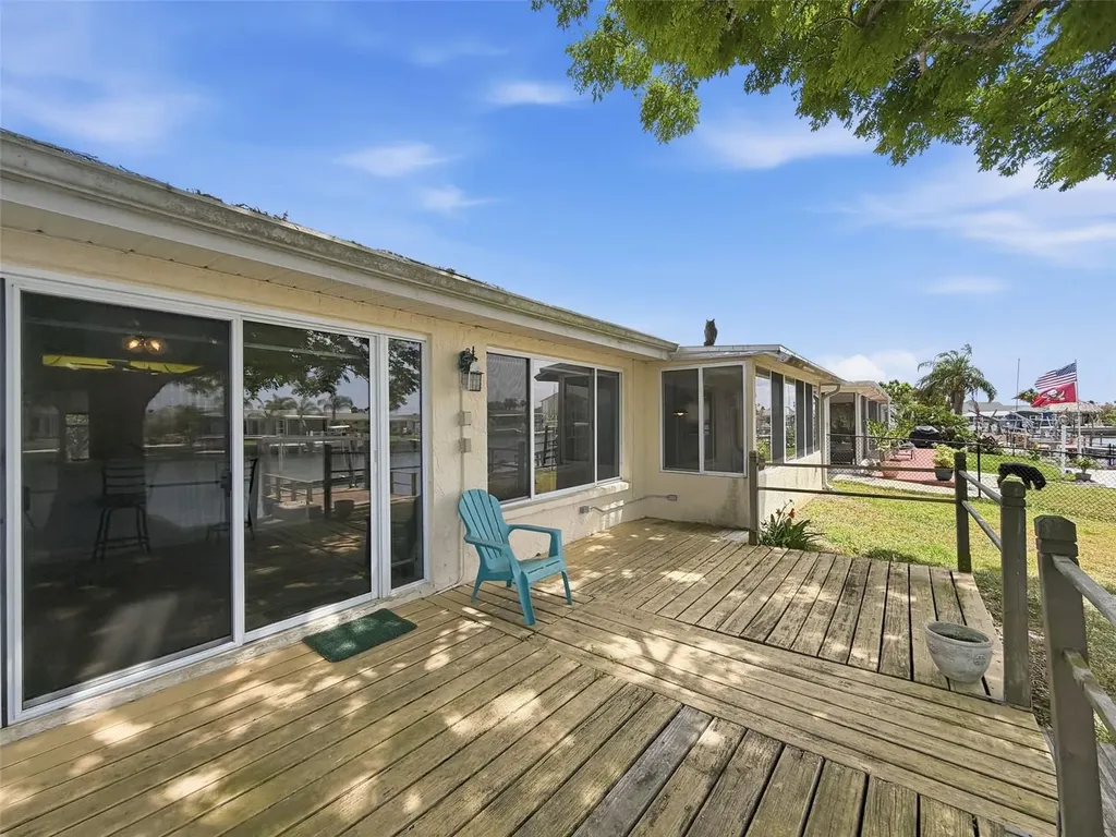 12813 3rd Isle Hudson FL 34667