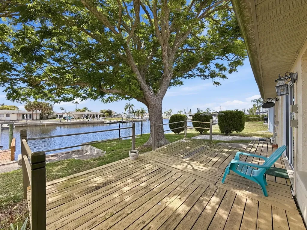 12813 3rd Isle Hudson FL 34667