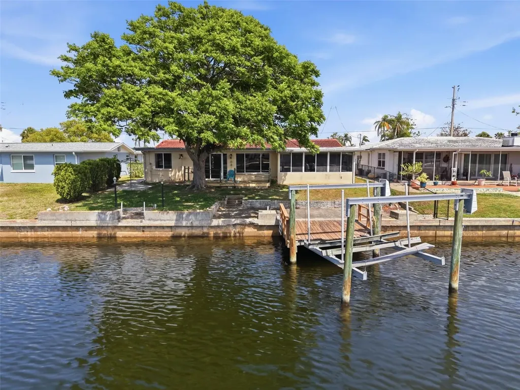 12813 3rd Isle Hudson FL 34667