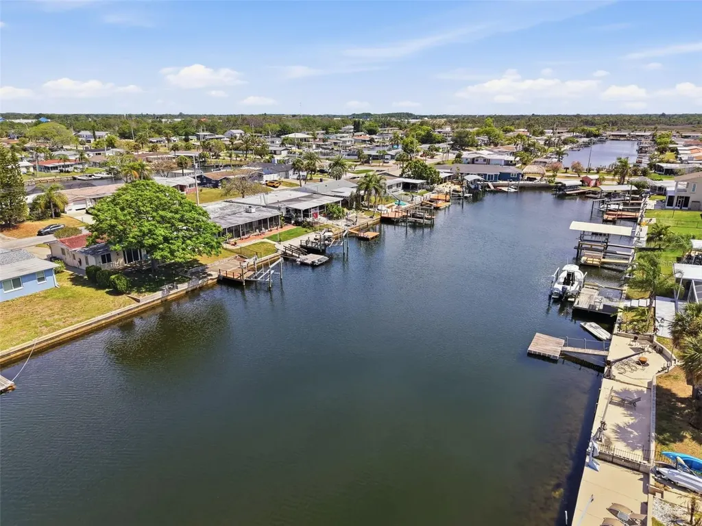 12813 3rd Isle Hudson FL 34667