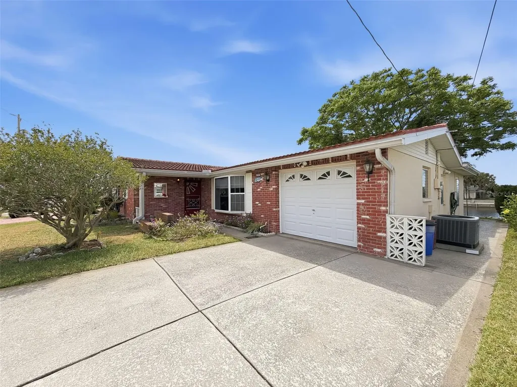 12813 3rd Isle Hudson FL 34667