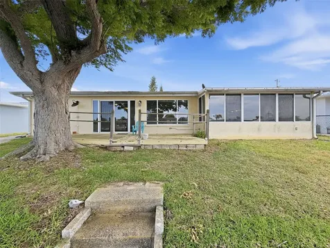 12813 3rd Isle Hudson FL 34667